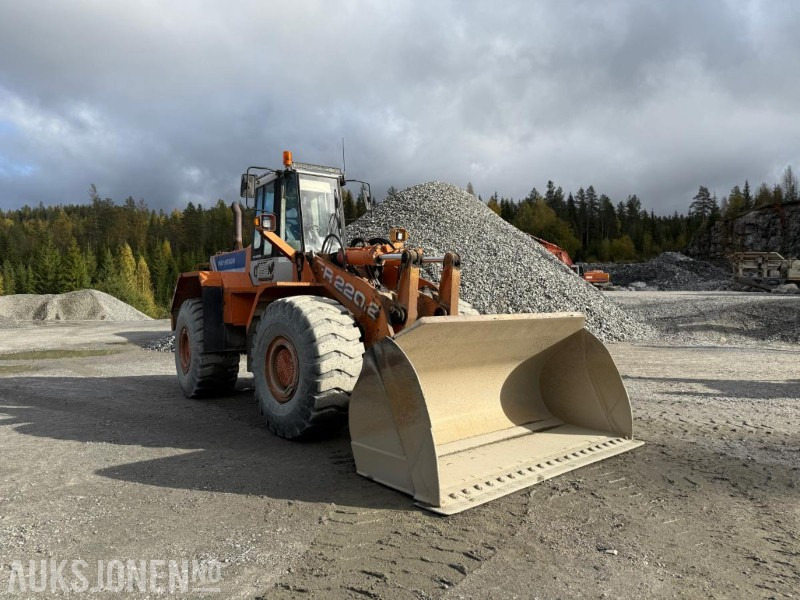 1995 Fiat-Hitachi FR 220.2 - Utovarivač točkaš: slika 3 1995 Fiat-Hitachi FR 220.2 - Utovarivač točkaš: slika 3