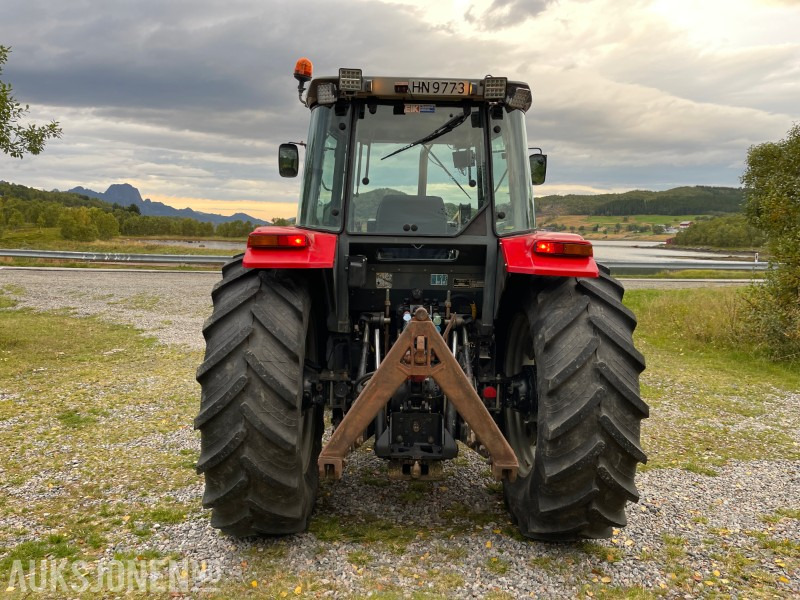 1999 Massey Ferguson 4270 med Trima laster og snøskuffe *Kun 4969 Timer* - Traktor: slika 4 1999 Massey Ferguson 4270 med Trima laster og snøskuffe *Kun 4969 Timer* - Traktor: slika 4