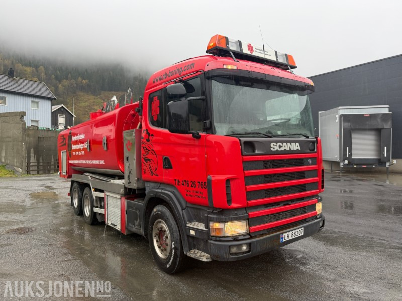 1999 Scania R124 Spyle/sugebil med Korp & Sönn påbygg - Vakuumska cisterna: slika 2 1999 Scania R124 Spyle/sugebil med Korp & Sönn påbygg - Vakuumska cisterna: slika 2