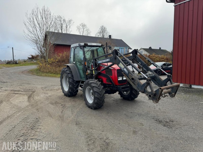 2001 Massey Ferguson 2230-4 m/Trima 320 Professional laster, 1171 timer, servicehistorikk, fremstår som godt vedlikeholdt - Traktor: slika 2 2001 Massey Ferguson 2230-4 m/Trima 320 Professional laster, 1171 timer, servicehistorikk, fremstår som godt vedlikeholdt - Traktor: slika 2