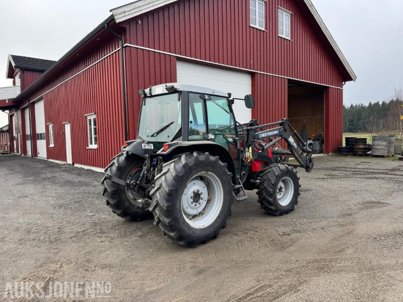 2001 Massey Ferguson 2230-4 m/Trima 320 Professional laster, 1171 timer, servicehistorikk, fremstår som godt vedlikeholdt - Traktor: slika 4 2001 Massey Ferguson 2230-4 m/Trima 320 Professional laster, 1171 timer, servicehistorikk, fremstår som godt vedlikeholdt - Traktor: slika 4