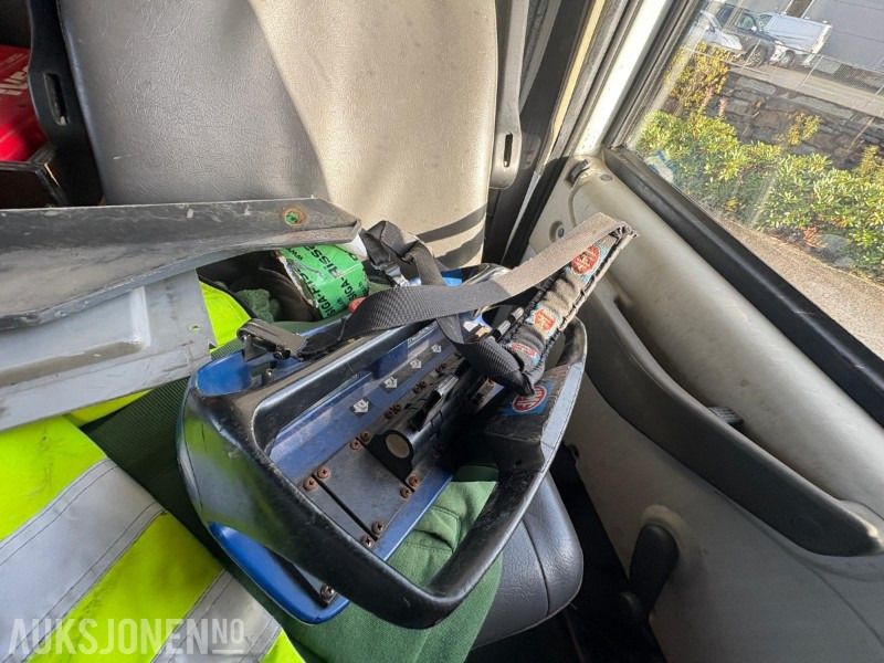 Kamion sa dizalicom 2004 Iveco 120E24 EUROCARGO kranbil - registrert for 5 sitteplasser: slika 10 Kamion sa dizalicom 2004 Iveco 120E24 EUROCARGO kranbil - registrert for 5 sitteplasser: slika 10