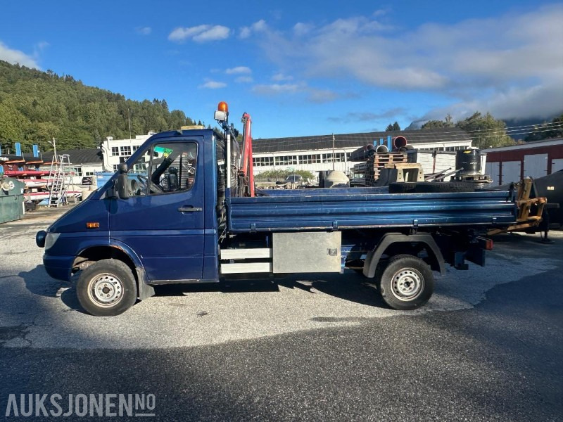 2004 Mercedes-Benz 313 CDI SPRINTER 2.1-129 D - 4X4 - Kran - Tippkasse - 173782 km - Dostavno vozilo s ravnom platformom: slika 2 2004 Mercedes-Benz 313 CDI SPRINTER 2.1-129 D - 4X4 - Kran - Tippkasse - 173782 km - Dostavno vozilo s ravnom platformom: slika 2