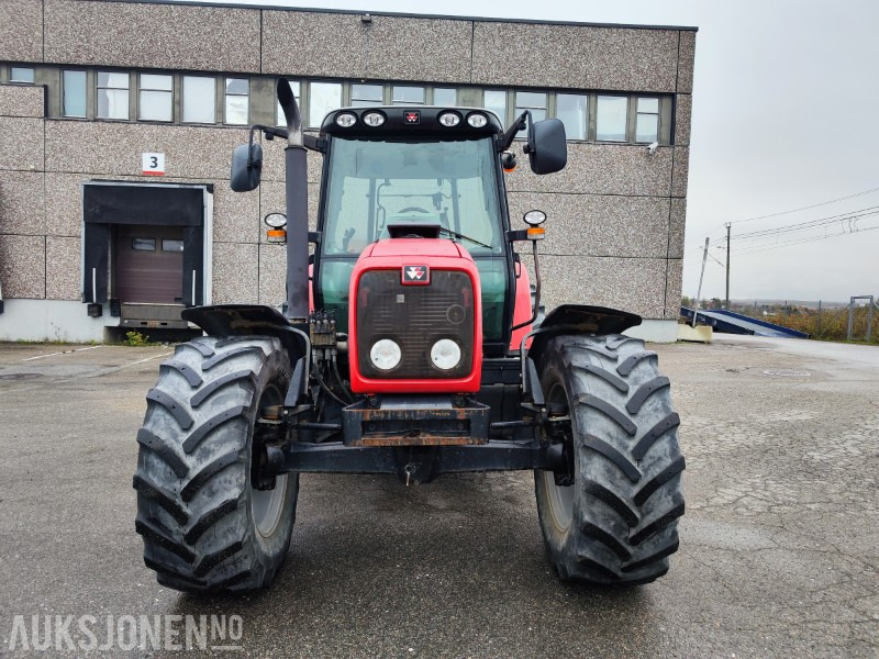 2006 Massey Ferguson 5460 – 1619 timer – Velholdt traktor i god stand - Traktor: slika 5 2006 Massey Ferguson 5460 – 1619 timer – Velholdt traktor i god stand - Traktor: slika 5