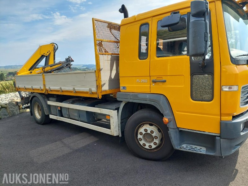 2006 Volvo FL6H 4X2 med solid bakmontert HMV kran med fjernstyring EU OK - Istovarivač: slika 4 2006 Volvo FL6H 4X2 med solid bakmontert HMV kran med fjernstyring EU OK - Istovarivač: slika 4