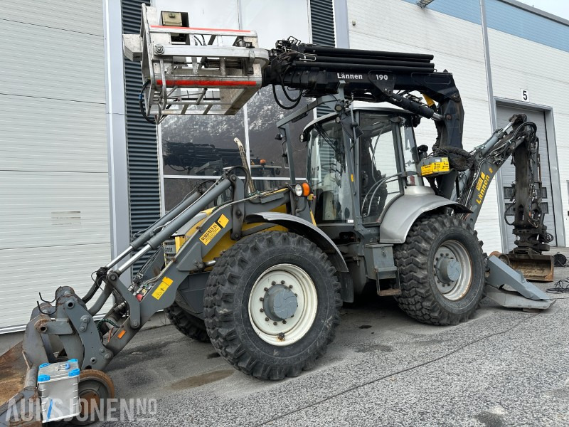2007 8600E LÄNNEN SKINNE/VEI GRAVELASTER M/PERSONLIFT, RAMMESTYRT - JERNBANE MASKIN - Bager utovarivač: slika 1 2007 8600E LÄNNEN SKINNE/VEI GRAVELASTER M/PERSONLIFT, RAMMESTYRT - JERNBANE MASKIN - Bager utovarivač: slika 1