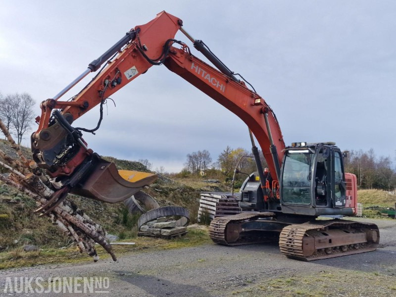 2009 Hitachi ZX225USLC-3 Beltegraver m/GPS/Rototilt med klype/Pusseskuffe, 12800 timer - Bager: slika 1 2009 Hitachi ZX225USLC-3 Beltegraver m/GPS/Rototilt med klype/Pusseskuffe, 12800 timer - Bager: slika 1