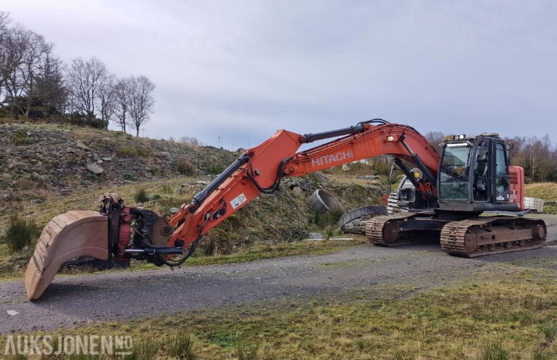 2009 Hitachi ZX225USLC-3 Beltegraver m/GPS/Rototilt med klype/Pusseskuffe, 12800 timer - Bager: slika 2 2009 Hitachi ZX225USLC-3 Beltegraver m/GPS/Rototilt med klype/Pusseskuffe, 12800 timer - Bager: slika 2