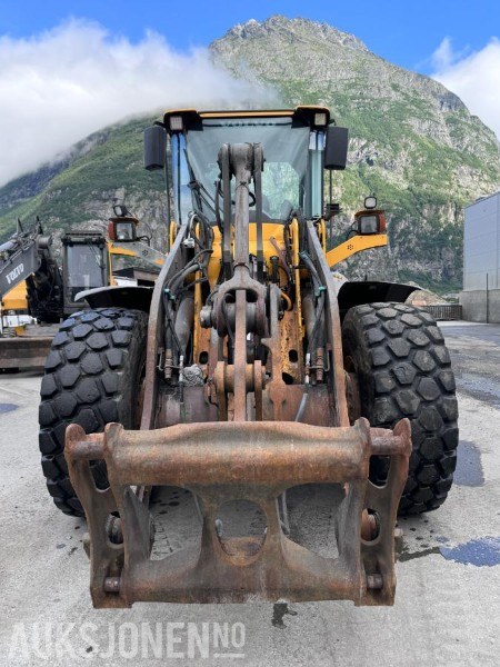 2009 Volvo L90F Hjullaster - Spakstyring - 2,3 m3 grusskuffe - Vekt - Sentralsmøring - Utovarivač točkaš: slika 2 2009 Volvo L90F Hjullaster - Spakstyring - 2,3 m3 grusskuffe - Vekt - Sentralsmøring - Utovarivač točkaš: slika 2