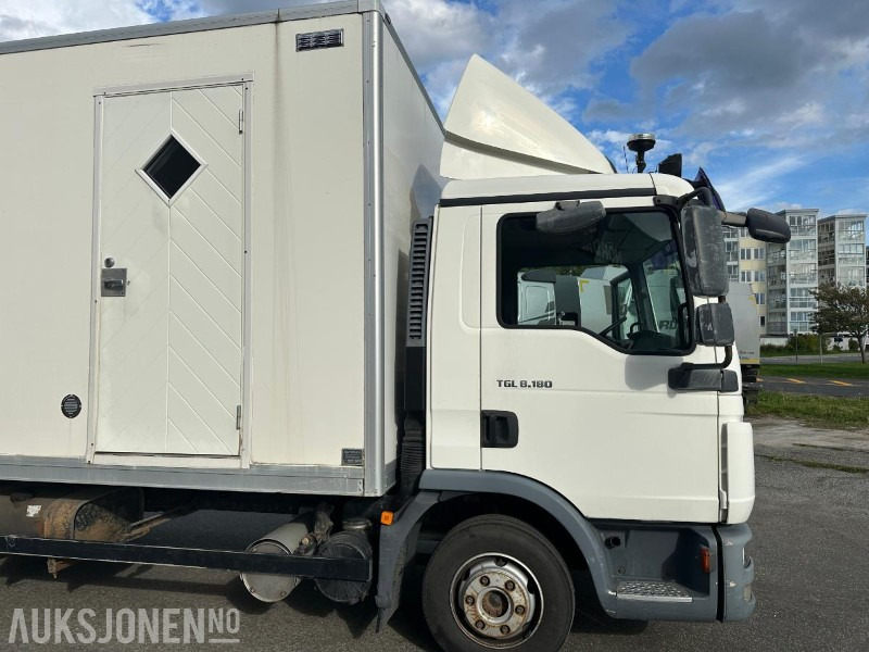2010 MAN TGL8.1804X2BL SKAPBIL - 206034 KM. - Kamion sa zatvorenim sandukom: slika 2 2010 MAN TGL8.1804X2BL SKAPBIL - 206034 KM. - Kamion sa zatvorenim sandukom: slika 2