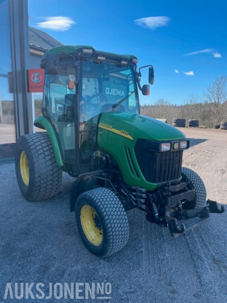 2012 John Deere 4720 traktor / 3.892 timer / Bakrutepusser / - Traktor: slika 3 2012 John Deere 4720 traktor / 3.892 timer / Bakrutepusser / - Traktor: slika 3