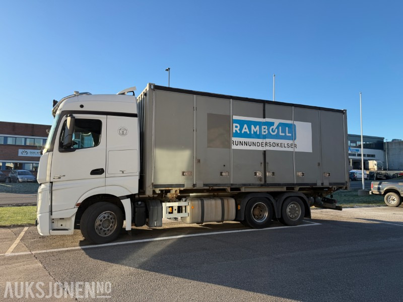 2012 Mercedes-Benz ACTROS 2545 Containerbil - EU godkjent til Juli 2026 - Ryggekamera - Kamion za prevoz kontejnera/ Kamion sa promenjivim sandukom: slika 2 2012 Mercedes-Benz ACTROS 2545 Containerbil - EU godkjent til Juli 2026 - Ryggekamera - Kamion za prevoz kontejnera/ Kamion sa promenjivim sandukom: slika 2