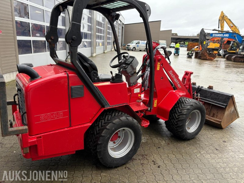 2012 Schäffer SCHAFFER 3046 kompakt laster med skuff og palle gaffel - Mini utovarivač: slika 4 2012 Schäffer SCHAFFER 3046 kompakt laster med skuff og palle gaffel - Mini utovarivač: slika 4