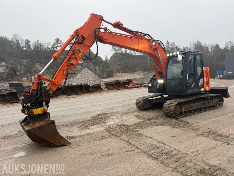 2014 Hitachi Zaxis 135us BELTEGRAVER ENGCON TILTROTATOR SERVICEHISTORIKK SENTRALSMØRING 2 SKUFFER - Bager: slika 1 2014 Hitachi Zaxis 135us BELTEGRAVER ENGCON TILTROTATOR SERVICEHISTORIKK SENTRALSMØRING 2 SKUFFER - Bager: slika 1