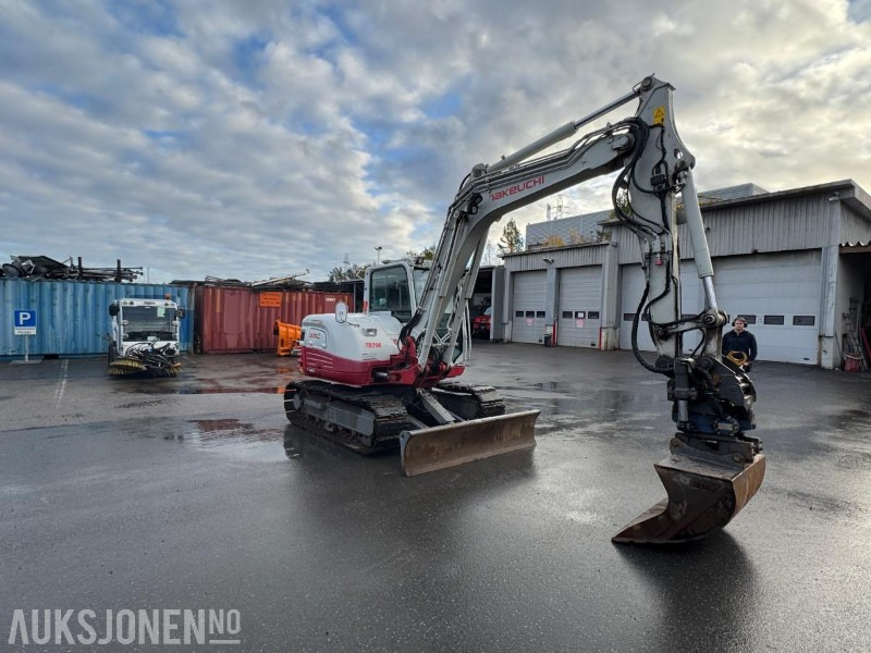 2015 Takeuchi TB290 beltegraver – tiltrotator, servicehistorikk, sentralsmøring og Webasto – godt utstyrt - Bager: slika 2 2015 Takeuchi TB290 beltegraver – tiltrotator, servicehistorikk, sentralsmøring og Webasto – godt utstyrt - Bager: slika 2