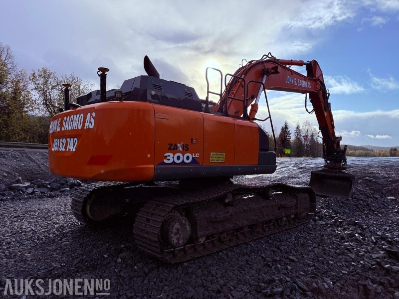 2016 Hitachi ZX300LC-6 Beltegraver - Sentralsmøring, GPS, Engcon tiltrotator og 2 skuffer - Bager: slika 3 2016 Hitachi ZX300LC-6 Beltegraver - Sentralsmøring, GPS, Engcon tiltrotator og 2 skuffer - Bager: slika 3