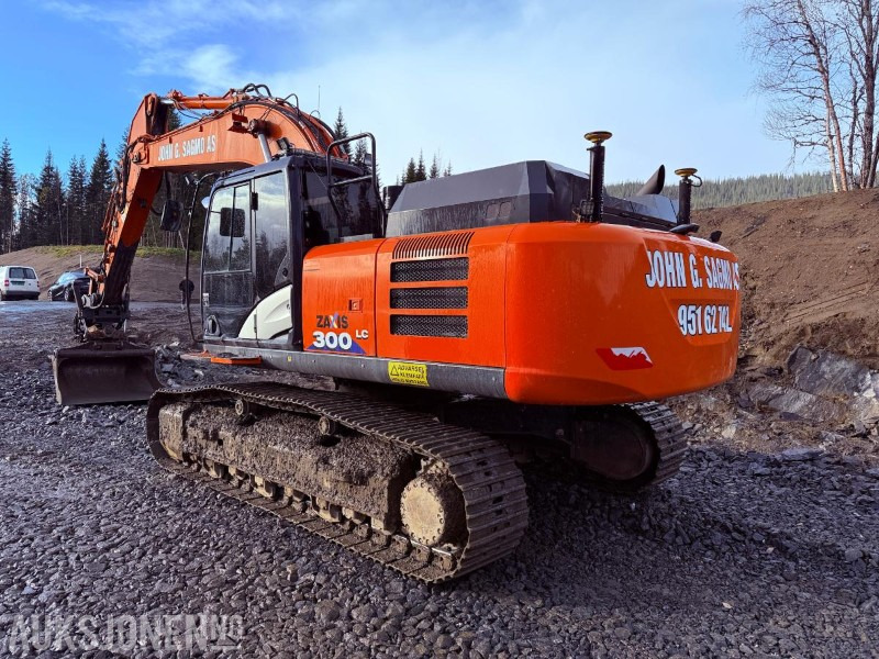 2016 Hitachi ZX300LC-6 Beltegraver - Sentralsmøring, GPS, Engcon tiltrotator og 2 skuffer - Bager: slika 5 2016 Hitachi ZX300LC-6 Beltegraver - Sentralsmøring, GPS, Engcon tiltrotator og 2 skuffer - Bager: slika 5