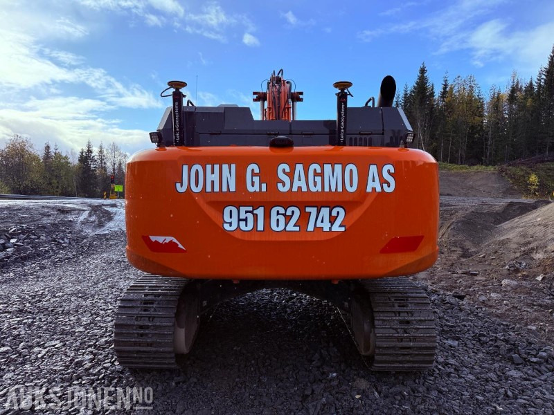 2016 Hitachi ZX300LC-6 Beltegraver - Sentralsmøring, GPS, Engcon tiltrotator og 2 skuffer - Bager: slika 4 2016 Hitachi ZX300LC-6 Beltegraver - Sentralsmøring, GPS, Engcon tiltrotator og 2 skuffer - Bager: slika 4