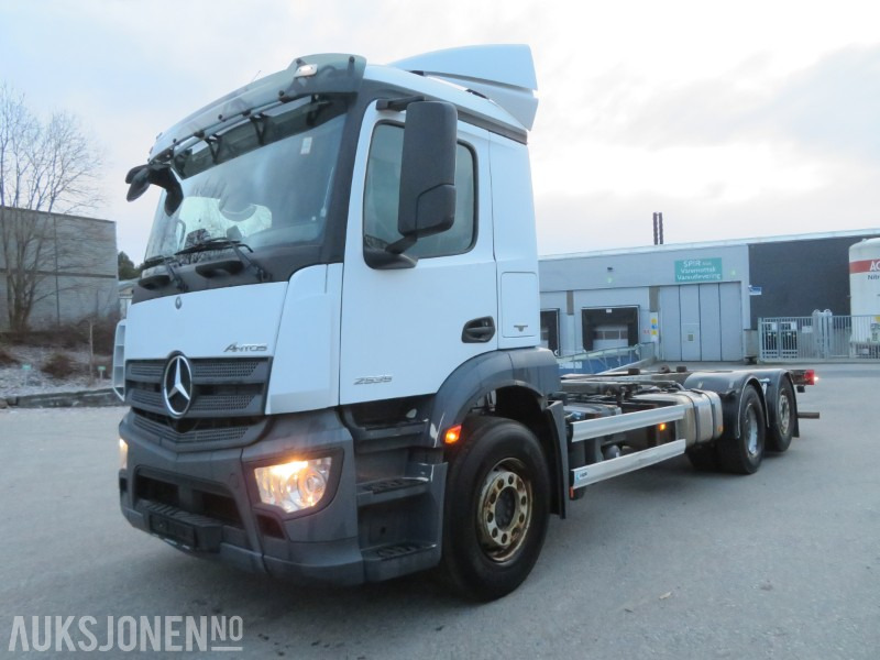 2016 Mercedes-Benz ANTOS 2535, kun 72109 km, automat, multiratt, ryggekamera, - Kamion za prevoz kontejnera/ Kamion sa promenjivim sandukom: slika 1 2016 Mercedes-Benz ANTOS 2535, kun 72109 km, automat, multiratt, ryggekamera, - Kamion za prevoz kontejnera/ Kamion sa promenjivim sandukom: slika 1