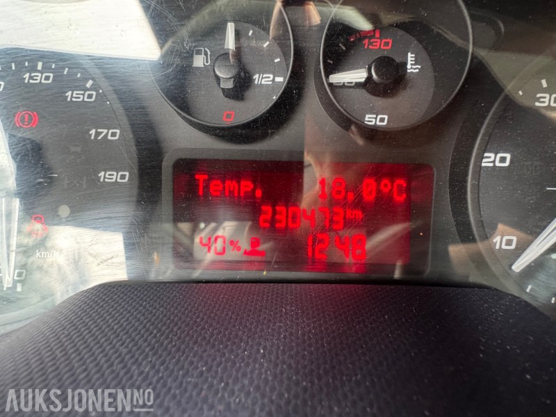 Kamion sa tovarnim sandukom 2017 Iveco Daily dobbelkabin m/kran, Webasto, innredning, inverter og vinterhjul: slika 16