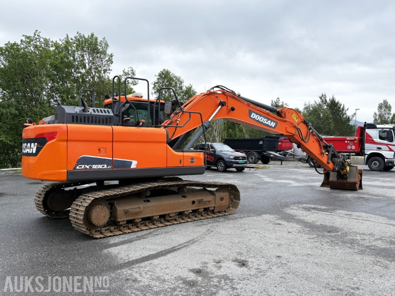 2018 Doosan DX180LC-5 - 6 381 timer - tiltrotator - 2 skuffer - sertifisert - Bager: slika 3 2018 Doosan DX180LC-5 - 6 381 timer - tiltrotator - 2 skuffer - sertifisert - Bager: slika 3