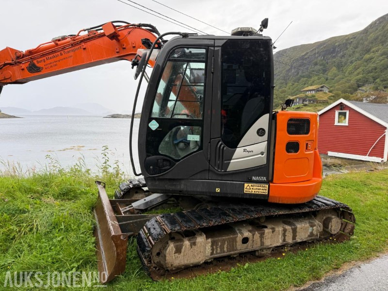 2018 Hitachi ZX85US-5A - Gravemaskin - Tiltrotator - Skjær - Pusseskuff - Lyspakke - Kort hekk - 6 909 timer - Bager: slika 3 2018 Hitachi ZX85US-5A - Gravemaskin - Tiltrotator - Skjær - Pusseskuff - Lyspakke - Kort hekk - 6 909 timer - Bager: slika 3