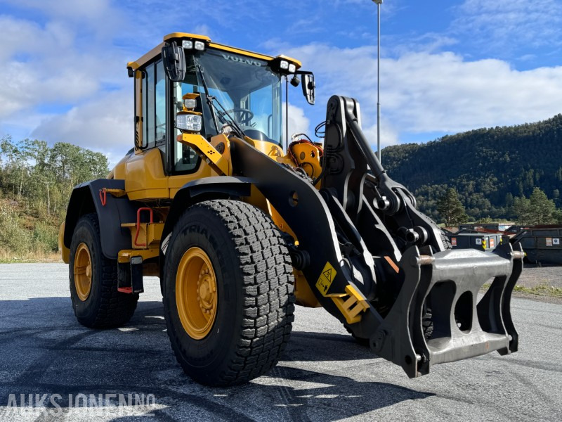 2018 Volvo L90H Hjullaster - Sentralsmøring - Hydraulisk redskapslås - Tilleggshydraulikk - Sertifisert - Utovarivač točkaš: slika 3 2018 Volvo L90H Hjullaster - Sentralsmøring - Hydraulisk redskapslås - Tilleggshydraulikk - Sertifisert - Utovarivač točkaš: slika 3