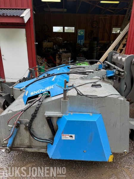 2019 Snowek K220 - feieaggregat med bm feste - Građevinska oprema: slika 4 2019 Snowek K220 - feieaggregat med bm feste - Građevinska oprema: slika 4