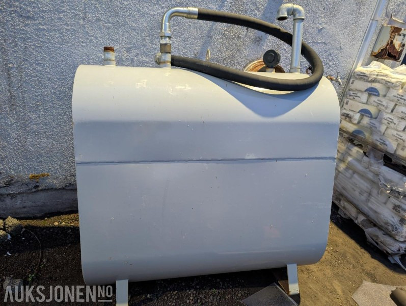 2019 Ubrukt diesel tanke, med brukt pumpe - Građevinska oprema: slika 2 2019 Ubrukt diesel tanke, med brukt pumpe - Građevinska oprema: slika 2