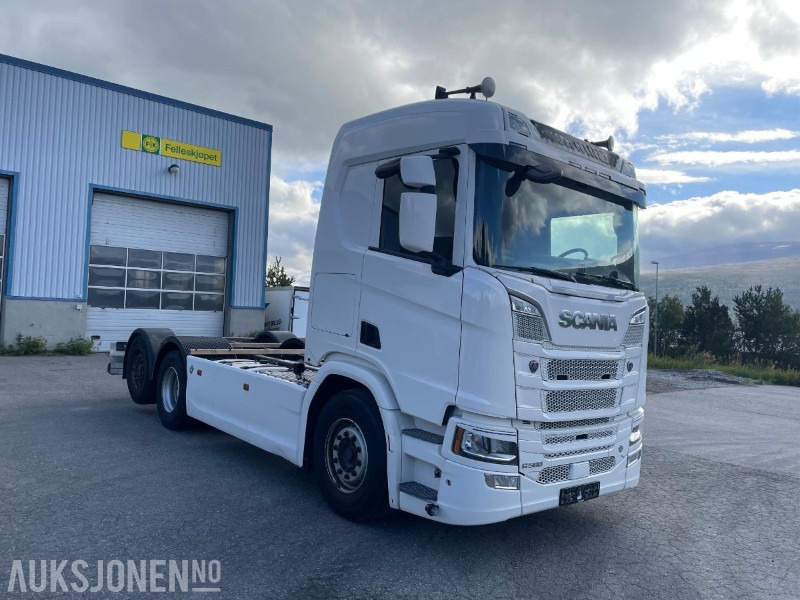 2020 Scania R580 6X2 CHASSIS - 570.526 KM/VBG/HELLUFT - Kamion sa golom šasijom i zatvorenom kabinom: slika 2 2020 Scania R580 6X2 CHASSIS - 570.526 KM/VBG/HELLUFT - Kamion sa golom šasijom i zatvorenom kabinom: slika 2