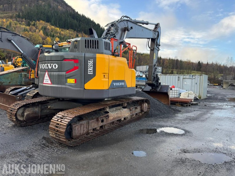 2020 Volvo ECR 235EL Gravemaskin - S70 feste - Pusskuffe - Sentralsmøring - bunkringspumpe - Tiltrotator - Pusskuffe - Sertifisert - Bager: slika 2 2020 Volvo ECR 235EL Gravemaskin - S70 feste - Pusskuffe - Sentralsmøring - bunkringspumpe - Tiltrotator - Pusskuffe - Sertifisert - Bager: slika 2