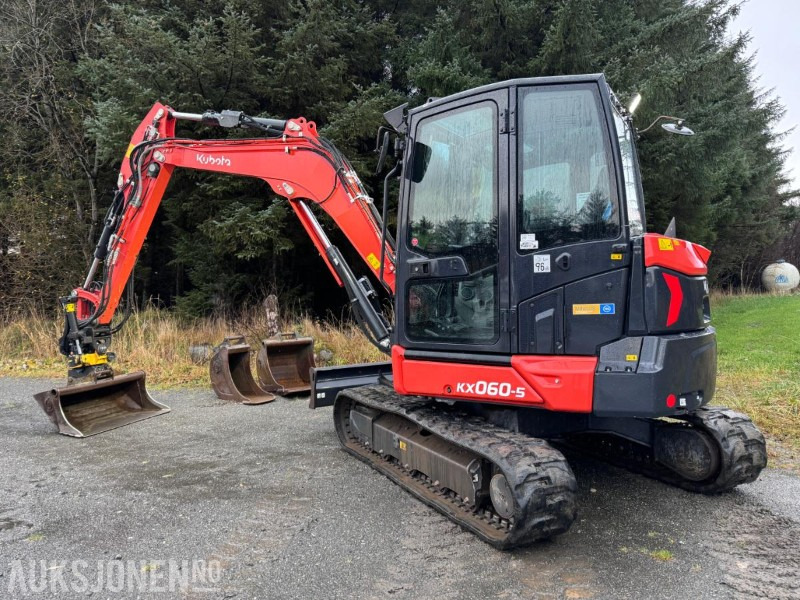 2022 Kubota KX060-5 - 5 tonns gravemaskin med gummibelter - Tiltrotator - Sentralsmøring - Bunkringspumpe og 3 skuffer - Bager: slika 3 2022 Kubota KX060-5 - 5 tonns gravemaskin med gummibelter - Tiltrotator - Sentralsmøring - Bunkringspumpe og 3 skuffer - Bager: slika 3