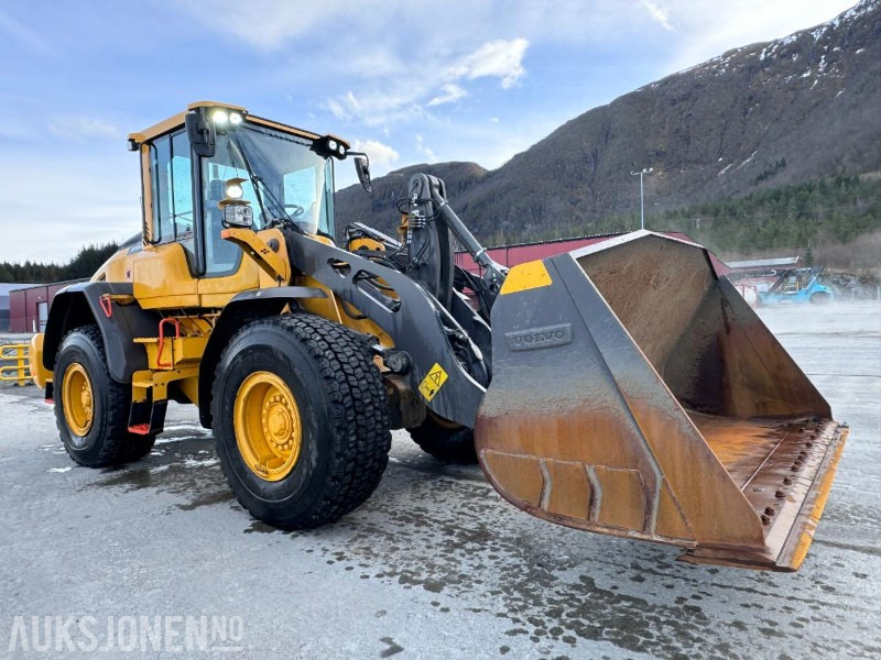 2022 Volvo L90H Hjullaster - 50 km/t - Spakstyring - Sentralsmøring - 3. og. 4.funksjon - Sertifisert - 2,7 m3 Skuffe - Gått 582 timer - Utovarivač točkaš: slika 3 2022 Volvo L90H Hjullaster - 50 km/t - Spakstyring - Sentralsmøring - 3. og. 4.funksjon - Sertifisert - 2,7 m3 Skuffe - Gått 582 timer - Utovarivač točkaš: slika 3