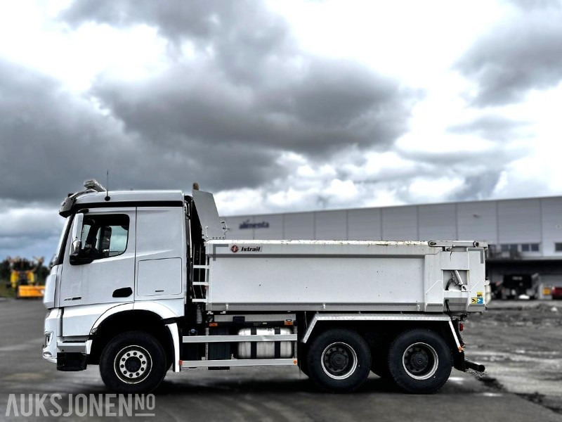 2023 Mercedes-Benz Arocs tippbil m/ Istrail tippkasse – 53 374 km - Istovarivač: slika 2 2023 Mercedes-Benz Arocs tippbil m/ Istrail tippkasse – 53 374 km - Istovarivač: slika 2