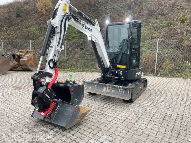 2024 Bobcat E27 Rototilt R1, Graveskuff, fast pusseskuff - Mini bager: slika 1 2024 Bobcat E27 Rototilt R1, Graveskuff, fast pusseskuff - Mini bager: slika 1