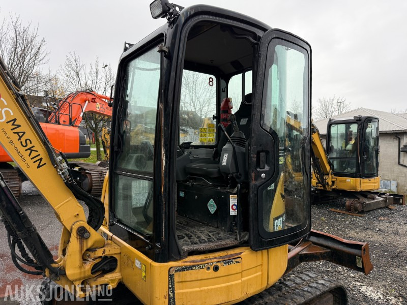 Cat 303.5E - Minigraver - SMP hurtigfeste S40 - SMP graveskuff + smalskuff - 7204 timer - Mini bager: slika 2 Cat 303.5E - Minigraver - SMP hurtigfeste S40 - SMP graveskuff + smalskuff - 7204 timer - Mini bager: slika 2
