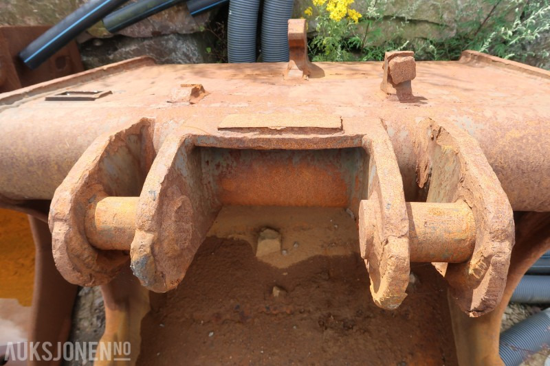 2006 MST Graveskuffe, 1800 liter og KM02 feste - Dodatak za Građevinska mašina: slika 3 2006 MST Graveskuffe, 1800 liter og KM02 feste - Dodatak za Građevinska mašina: slika 3