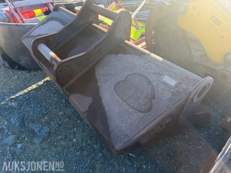 2009 SMP Planeringsskuffe – oppdrettet type - Dodatak za Građevinska mašina: slika 1 2009 SMP Planeringsskuffe – oppdrettet type - Dodatak za Građevinska mašina: slika 1