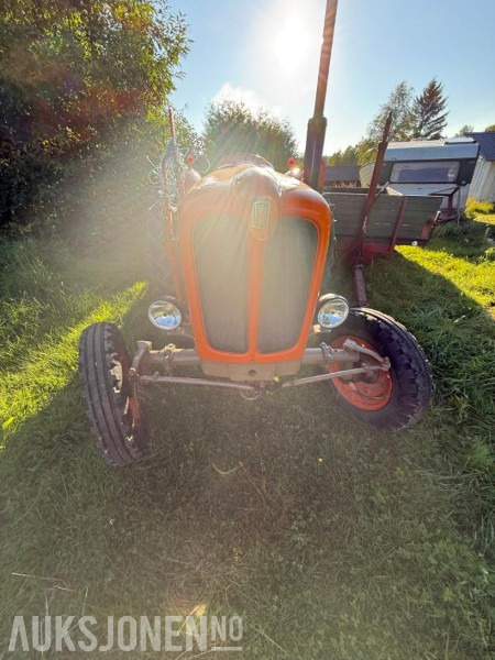 Fiat 411r med bakmontert skjær og frontlaster - Traktor: slika 2 Fiat 411r med bakmontert skjær og frontlaster - Traktor: slika 2