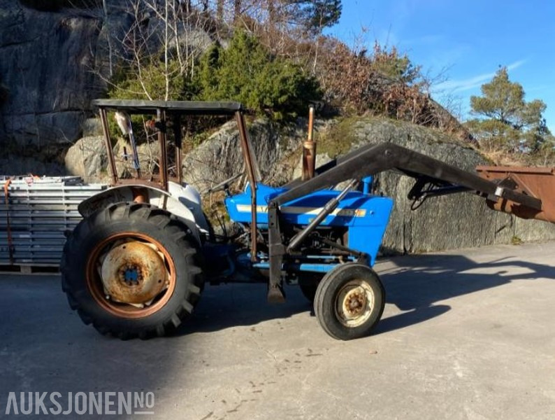 Ford 2000 TRAKTOR MED LASTER SKUFFE KRAFTUTTAK OG 3 PUNKT - Traktor: slika 3 Ford 2000 TRAKTOR MED LASTER SKUFFE KRAFTUTTAK OG 3 PUNKT - Traktor: slika 3