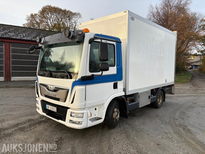 Kamion 2013 MAN TGL 3 seter Euro6 4X2 skap m/varme og innredning: slika 11 Kamion 2013 MAN TGL 3 seter Euro6 4X2 skap m/varme og innredning: slika 11