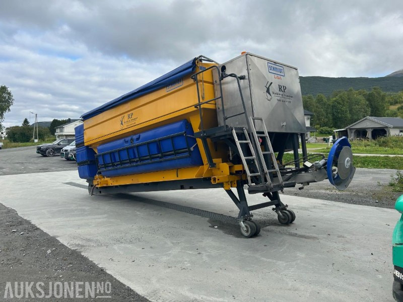 2016 AEBI Schmidt Stratos Fastsandspreder - Kamion: slika 3 2016 AEBI Schmidt Stratos Fastsandspreder - Kamion: slika 3