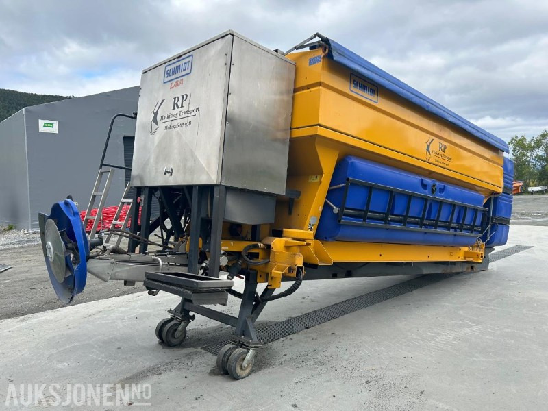 2016 AEBI Schmidt Stratos Fastsandspreder - Kamion: slika 1 2016 AEBI Schmidt Stratos Fastsandspreder - Kamion: slika 1