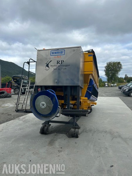 2016 AEBI Schmidt Stratos Fastsandspreder - Kamion: slika 4 2016 AEBI Schmidt Stratos Fastsandspreder - Kamion: slika 4