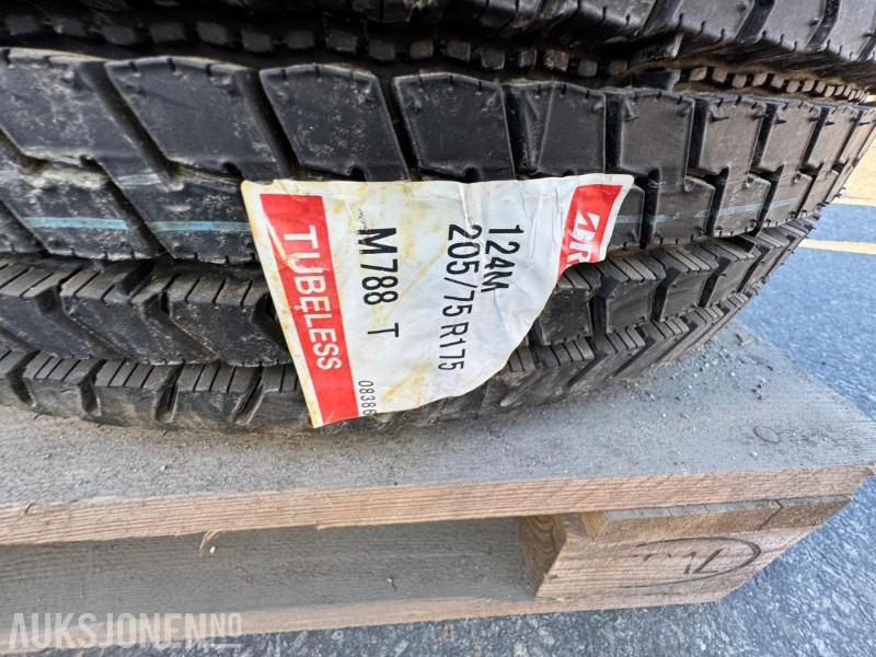 Kamion Bridgestone dekk til mindre lastebil / 5 stk: slika 16