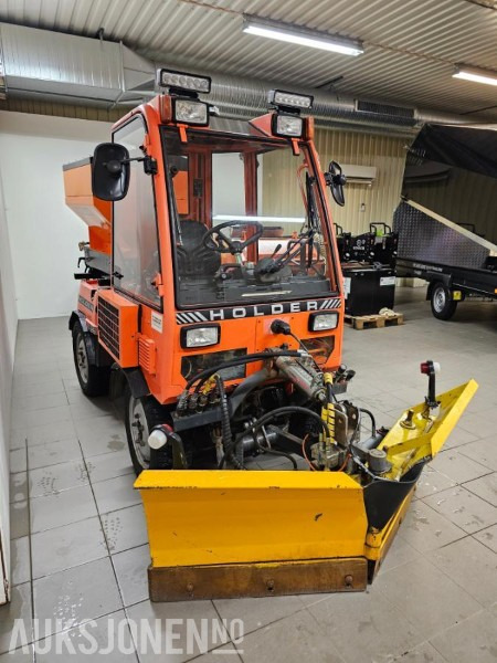 2007 Holder C2.42 Minitraktor/Redskapsbærer - V-Plog - Fres - Feiemaskin - Strøer - 3764T - Korisno/ Posebno vozilo: slika 3 2007 Holder C2.42 Minitraktor/Redskapsbærer - V-Plog - Fres - Feiemaskin - Strøer - 3764T - Korisno/ Posebno vozilo: slika 3