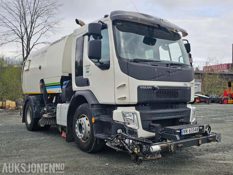 2014 Volvo FE Feiebil med Bucher Schörling CityFant 6000 påbygg/Komplett feiesystem - Korisno/ Posebno vozilo: slika 3 2014 Volvo FE Feiebil med Bucher Schörling CityFant 6000 påbygg/Komplett feiesystem - Korisno/ Posebno vozilo: slika 3