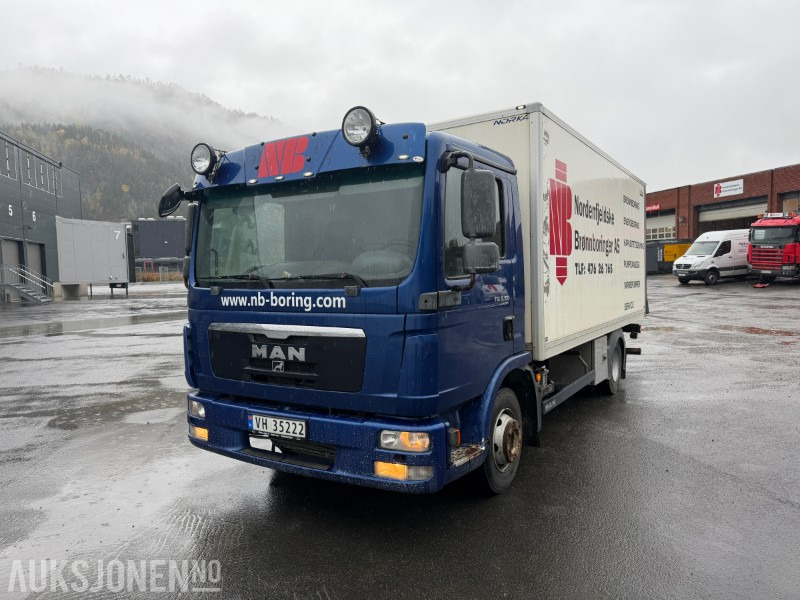 MAN TGL 8.180 4x2BL – 2011-modell – Skapbil med lift - Kamion sa zatvorenim sandukom: slika 1 MAN TGL 8.180 4x2BL – 2011-modell – Skapbil med lift - Kamion sa zatvorenim sandukom: slika 1