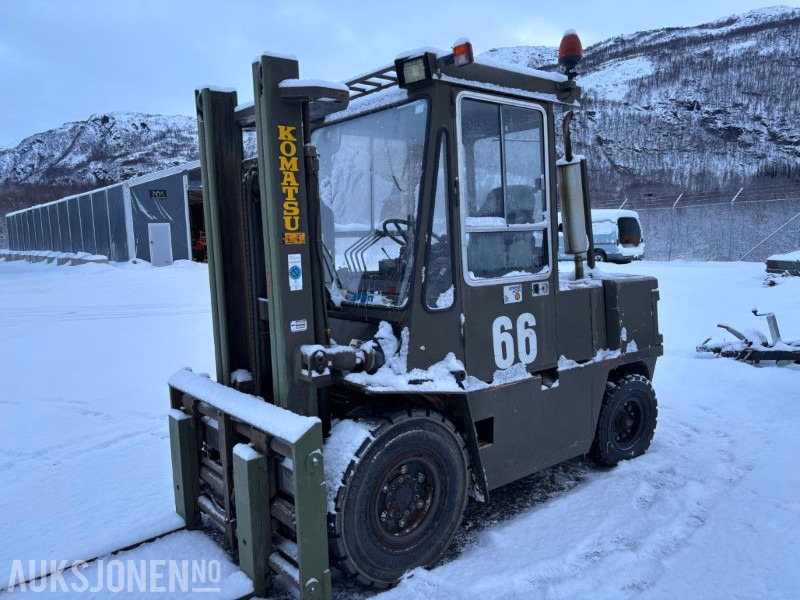 1986 Komatsu FD-45-T4 motvekts truck - Oprema za rukovanje materijalima: slika 1 1986 Komatsu FD-45-T4 motvekts truck - Oprema za rukovanje materijalima: slika 1