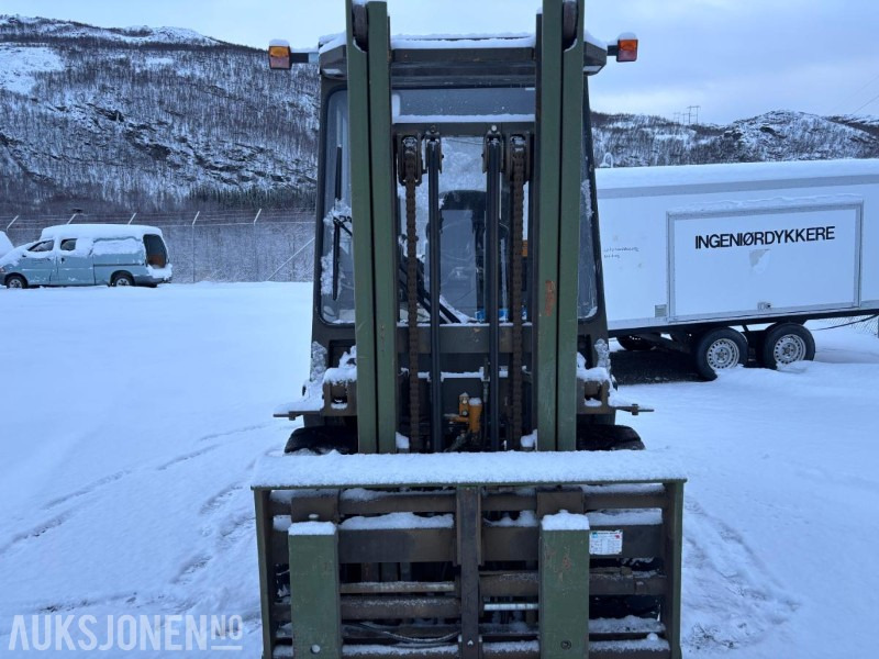 1986 Komatsu FD-45-T4 motvekts truck - Oprema za rukovanje materijalima: slika 3 1986 Komatsu FD-45-T4 motvekts truck - Oprema za rukovanje materijalima: slika 3